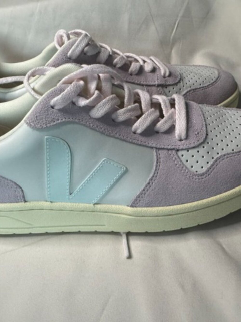 VEJA V-10 9 Women’s Leather Sneaker